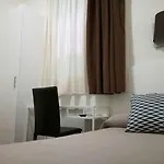 Lesseps אכסניה