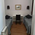 Lesseps אכסניה *