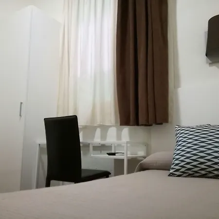 オスタル レセプス ホステル